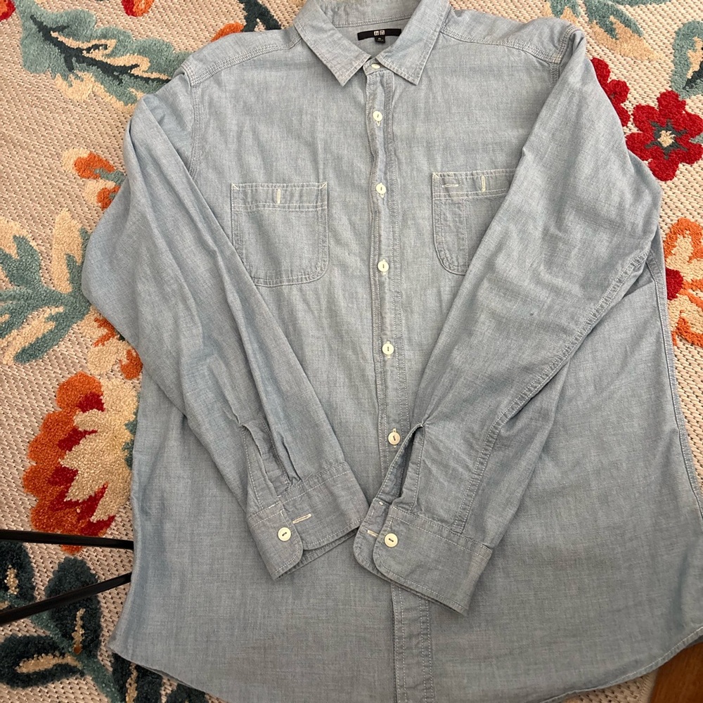 Uniqlo Light Blue Casual Button-Down Shirt - Picture 3 of 4